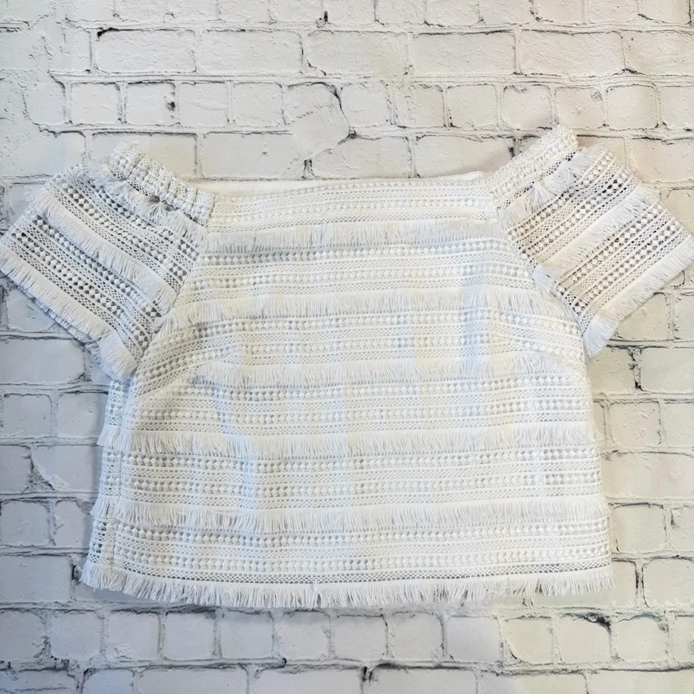 White House Black Market White Textured Off-Shoulder Blouse size 4